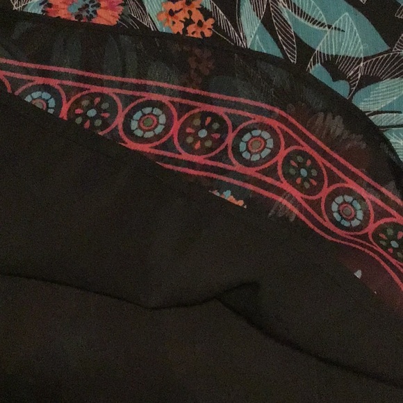 Women’s shell top - Picture 3 of 5